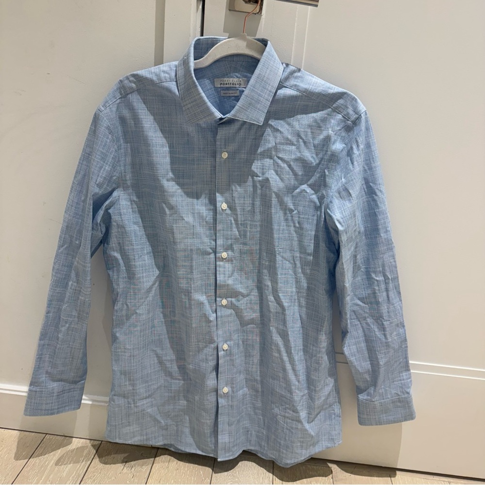 Perry Ellis Portfolio Men’s Button-Down Shirt
Very Slim Fit | Light Blue